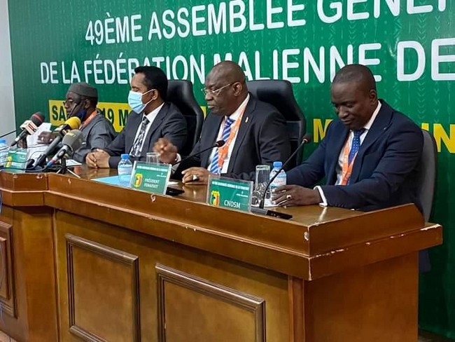 . Le président Bavieux Touré et son équipe continuent le travail jusqu’à la fin du mandant, le 29 août 2025. LISTE DES 9 MEMBRES RESTANTS DU C.E 1-Mamaoutou Touré, Président 2-Moussa Silvain Diakité, 1er Vice-président 3-Toubaye Koné, 2e Vice-président 4-Modibo Coulibaly, 3e Vice-président 5-Ousmane Cissé, Commission Statuts joueurs 6-Mohamed Diané, Commission questions juridiques 7-Aminata Sogodogo, Commission Homologation et fair-play 8-Dr Adama Sangaré, Commission Médecine sportive 9-Ousmane Fodé Sissoko, Commission football de masse et football corporatif